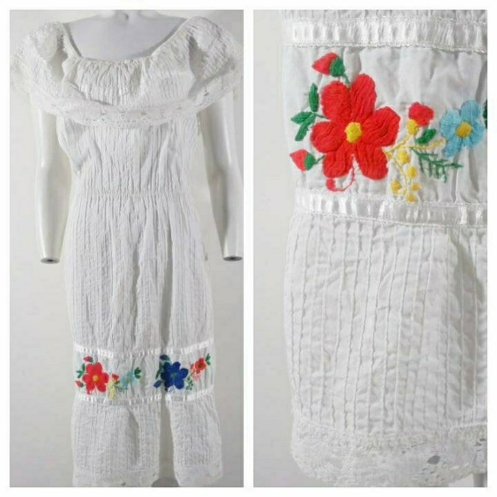 🌺 vintage artisan Mexican embroidered White Lace Crochet boho Festival dress